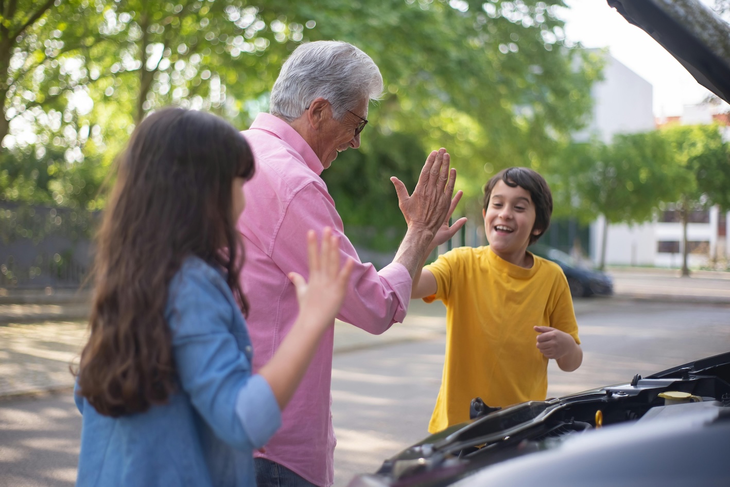 Happy customers after successful car service